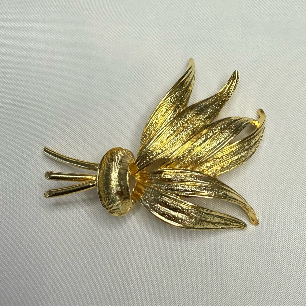 Vintage large floral gold tone brooch in near mint vintage condition. Signed M.